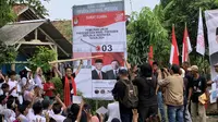 Ketua Tim Pemenangan Nasional (TPN) Ganjar Pranowo dan Mahfud Md, Arsjad Rasjid, melakukan sosialisasi visi-misi paslon nomor urut 3 di Desa Barugubug, Jatisari, Karawang, Sabtu (23/12/2023). (Liputan6.com/Delvira Hutabarat).