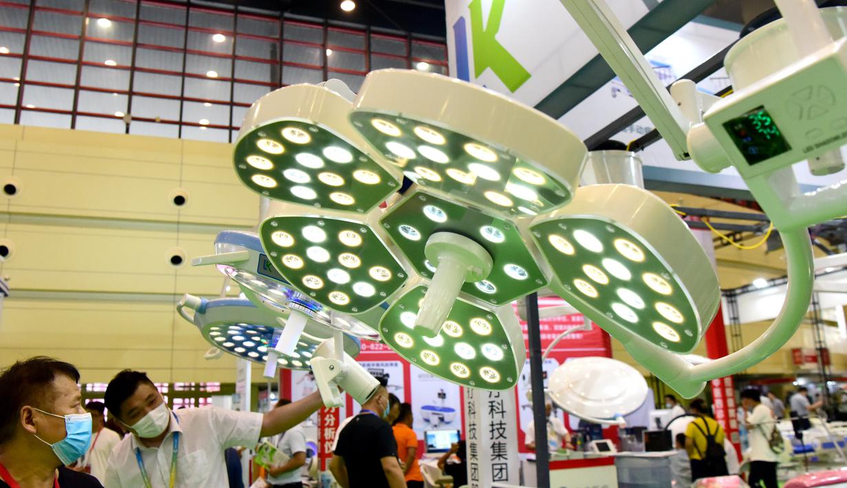 FOTO Mengunjungi Pameran  Peralatan  Medis di China 