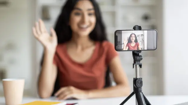 10 Cara Bikin Daily Vlog Pakai HP, Cocok Buat Kamu yang Baru Mulai