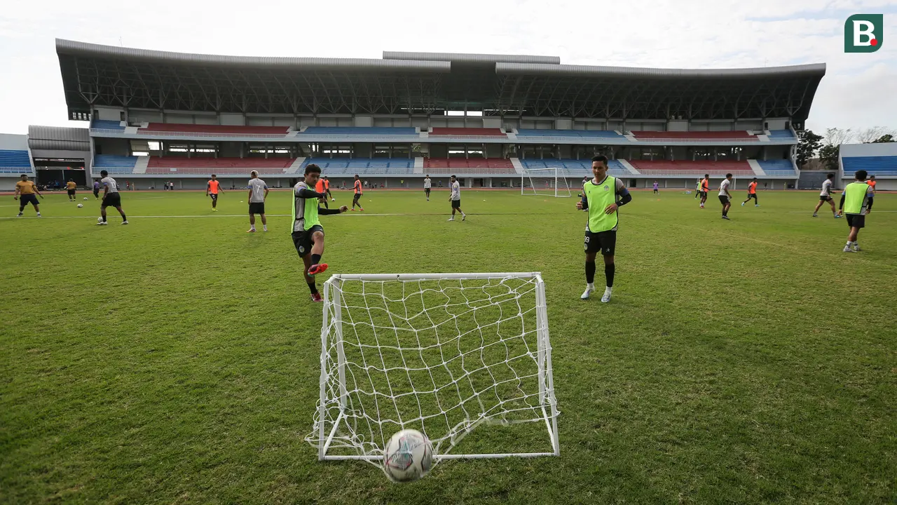 Foto: Coach Imran Nahumarury Pimpin Langsung Latihan Rutin PSIM Yogyakarta, Promosi ke Liga 1 Adalah Tantangan