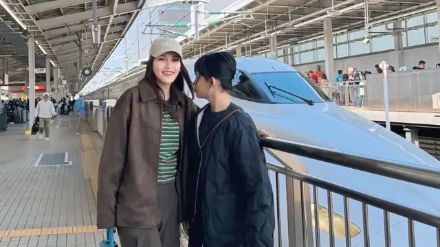 Outfit Ayu Ting Ting saat Jalan-Jalan ke Jepang. (@ayutingting92)