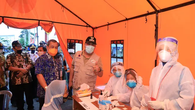 Rapid test massal digelar di empat pasar tradisional di Kebumen, Kamis, 28 Mei 2020. (Foto: Liputan6.com/Yazid Mahfudz)
