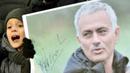 Seorang anak berteriak memberi dukungan kepada pelatih Manchester United, Jose Mourinho, saat klubnya bertanding melawan FC Zorya Luhansk pada laga Liga Europa di Stadion Chornomorets, Ukraina, Juamt (8/12/2016). (AFP/Sergei Supinsky)