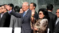 Mantan Perdana Menteri Malaysia Najib Razak dan istrinya Rosmah Mansor (AFP)