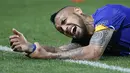 Arturo Vidal gelandang Juventus mengerang kesakitan. (EPA/Guillaume Horcajuelo)