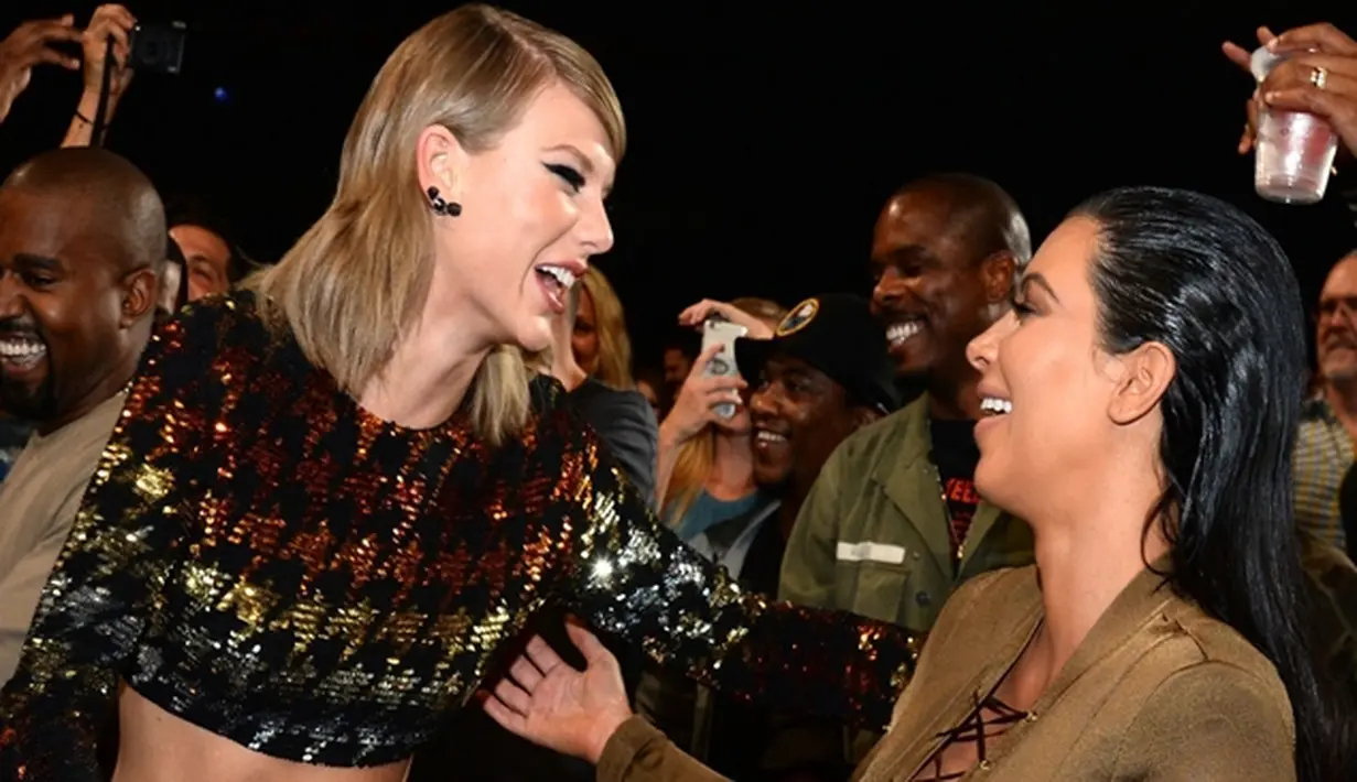 Kebahagiaan sepertinya tidak memihak Taylor Swift yang tengah bertengkar dengan Kanye West dan Kim Kardashian. Peperangan ketiga selebriti Hollywood ini kian memanas, semua publik pun terus dibuat penasaran. (Dailymail/Bintang.com)