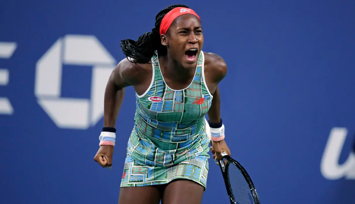 Selebrasi petenis berusia 15 tahun Coco Gauff usai mengalahkan Timea Babos dalam putaran kedua turnamen tenis AS Terbuka di New York, AS, Kamis (29/8/2019). Coco Gauff akan menghadapi petenis unggulan nomor satu pada ajang AS Terbuka, Naomi Osaka. (AP Photo/Charles Krupa)