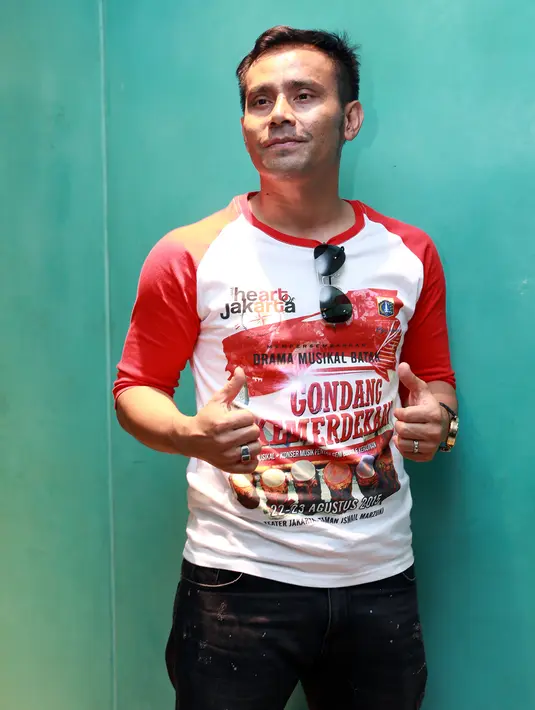 Lewat musikal ini Judika juga ingin menyindir beberapa kalangan yang berasal dari Batak tetapi tidak lagi mengetahui bahasa dan budaya Batak. "Apalagi sekarang banyak orang Batak yang ga tahu bahasa Batak," ujar Judika. (Wimbarsana/Bintang.com)