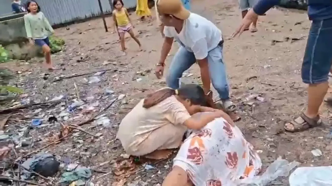 Istri Bandar Sabu Pura-Pura Pingsan Saat Terciduk Bawa Sekarung Sabu Lalu Kabur