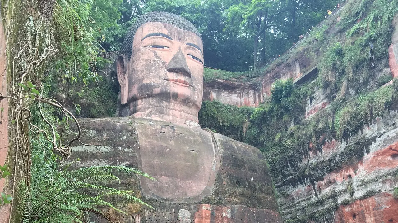 Patung Budha Raksasa