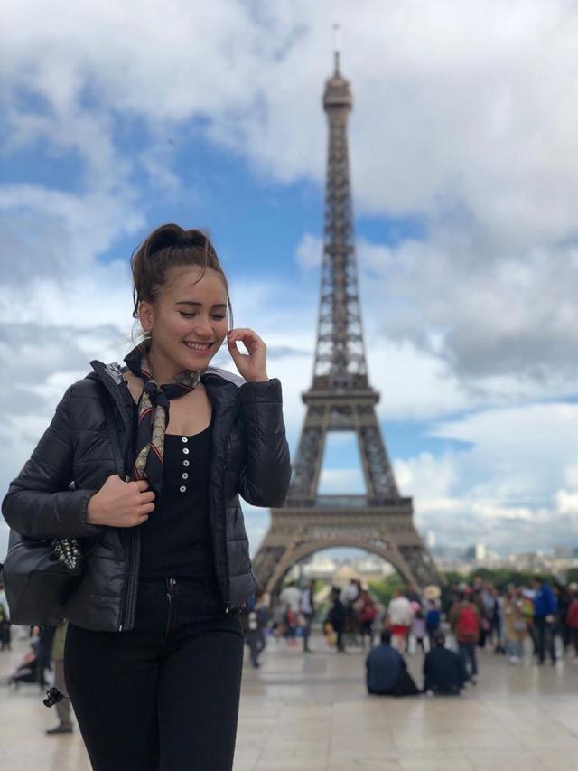 Potret Gaya Cantik dan Elegannya Ayu Ting Ting Saat Berlibur Ke Paris