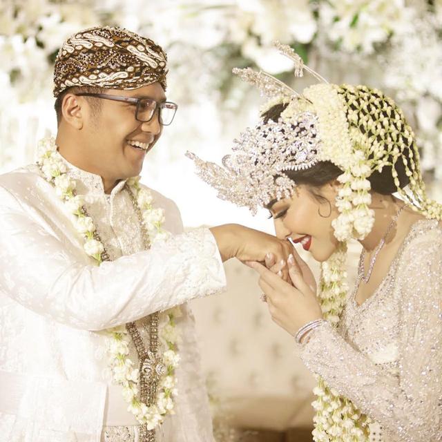 Rica Andriani dan Fahrul Sudiana. (Foto: Instagram @ricaandriani)