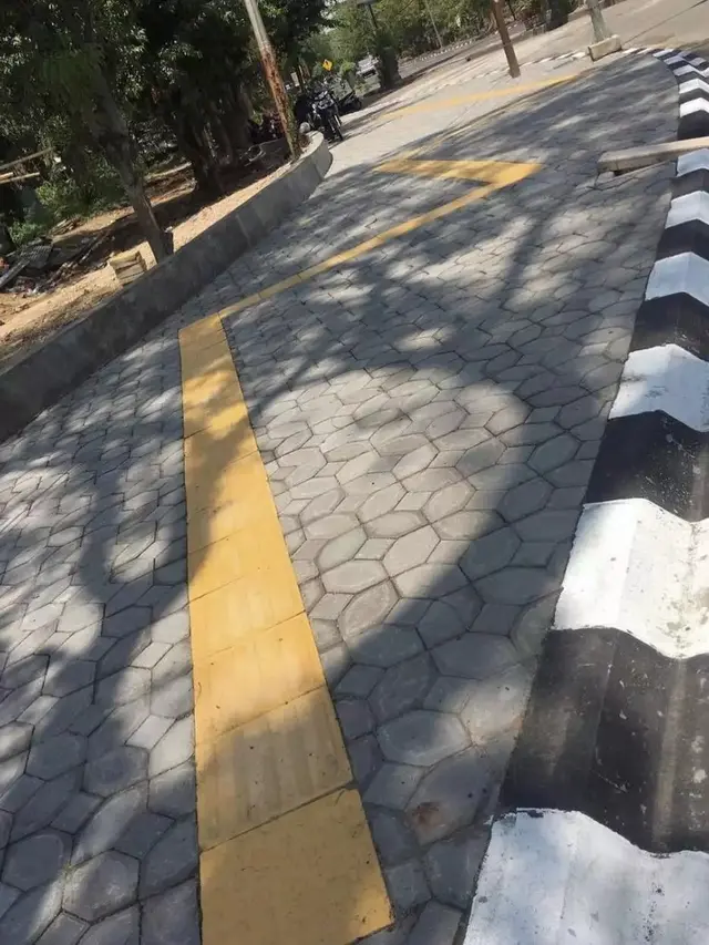 7 Potret Bentuk Jalan Nyeleneh Ini Bikin Orang yang Lewat Heran
