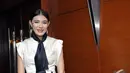 Artis Olga Lidya tampak percaya diri dengan bulu mata sepanjang 10 sentimeter tersebut, Jakarta. Foto diambil pada Senin (24/11/2014). (Liputan6.com/Panji Diksana)