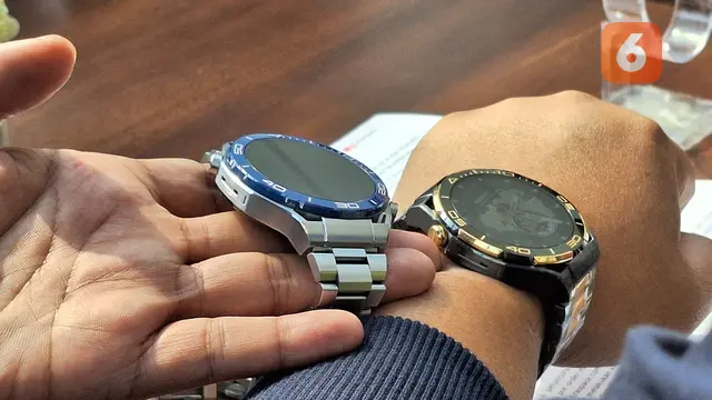 Huawei Watch Ultimate (Liputan6.com/Giovani Dio Prasasti)