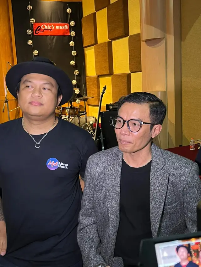 [Fimela] Posan Tobing dan Bona Eriel