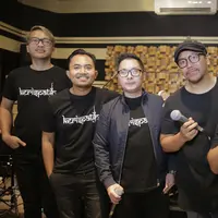 Sammy Simorangkir, Badai, dan Kerispatih. (Nurwahyunan/Fimela.com)