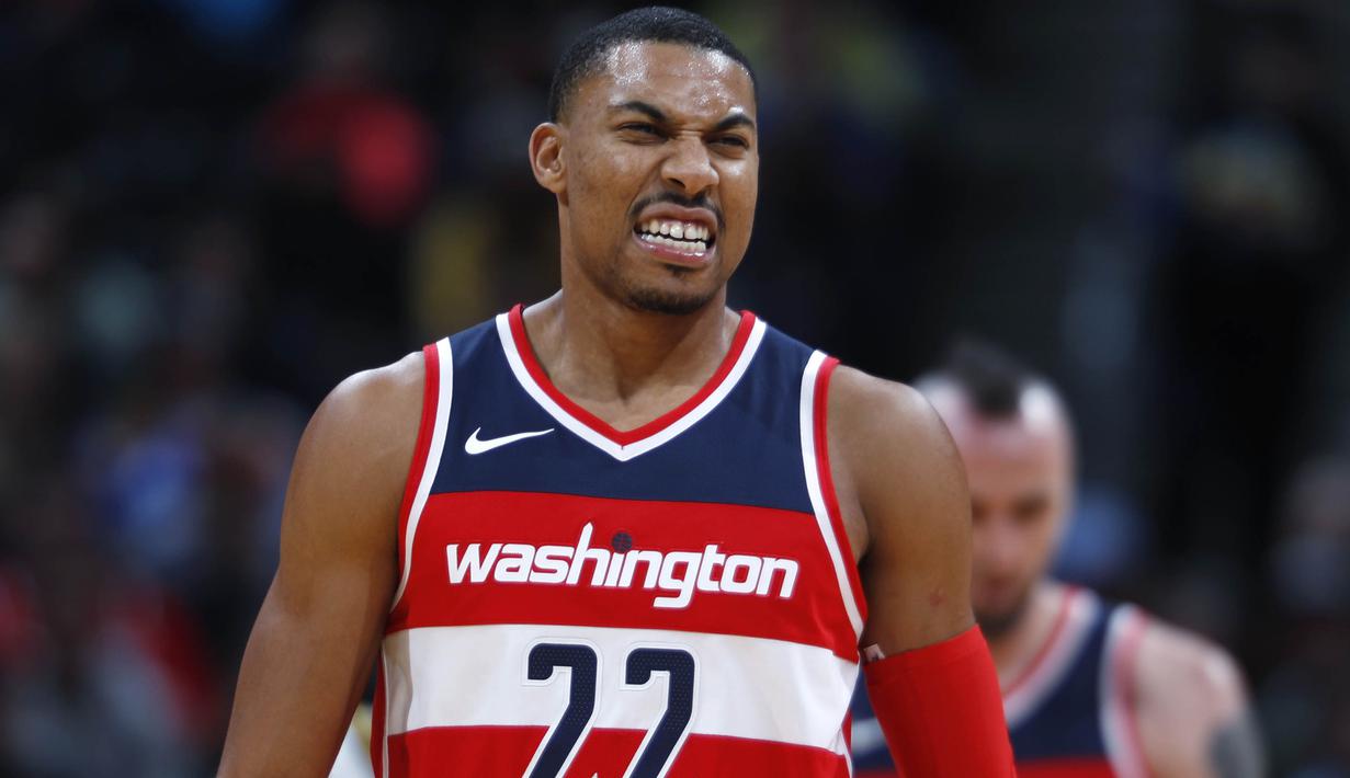 Pebasket Washington Wizards, Otto Porter Jr, saat tampil melawan Denver Nuggets pada laga NBA di Pepsi Center, Denver, Selasa (23/10/2017). Denver Nuggets kalah 104-109 dari Washington Wizards. (AP/David Zalubowski)