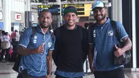Donni Monim bersama dua pemain asal Papua, Andri Ibo dan Ronny Beroperay, saat membela Barito Putera di Liga 1 2019. (Dok. Barito Putera)
 