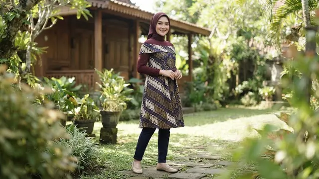 Model Atasan Batik Wanita Elegan Panjang Terbaru yang Nyaman untuk Pinggul Besar