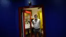 Zbynek Matela, manajer rumah bordil Showpark di Praha, Republik Ceko, 30 Maret 2020. Balai kota Praha mempertimbangkan bordil Showpark sebagai tempat berlindung bagi para tunawisma untuk membatasi pergerakan mereka di sekitar kota selama keadaan darurat pandemi corona COVID-19. (AP/Petr David Josek