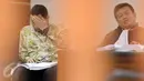 Ekspresi mantan Direktur PT Bursa Berjangka Jakarta Bihar Sakti Wibowo saat mendengarkan keterangan saksi pada sidang lanjutan kasus penyuapan Kepala Bappeti Syahrul R Sempurnajaya, di Pengadilan Tipikor, Jakarta, Senin (6/7). (Liputan6.com/Helmi Afandi)