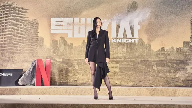 Esom dalam konferensi pers drakor Black Knight. (Netflix)