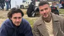 Bersama putranya, David Beckham tampil netral dengan sweater dan blazer wool [instagram/davidbeckham]