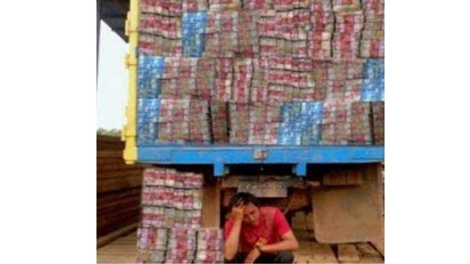 6 Potret Orang Bergelimang Duit Ini Bikin Geleng Kepala (sumber: Instagram/makassar_iinfo dan FB Ngakak Online)
