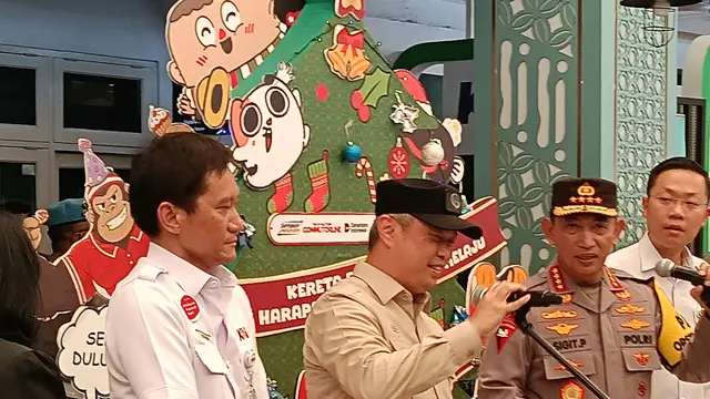 Menteri Perhubungan (Menhub) Dudy Purwagandhi di Stasiun Senen, Jakarta, Selasa (23/12/2025). (Foto: Liputan6.com/Maulandy R)