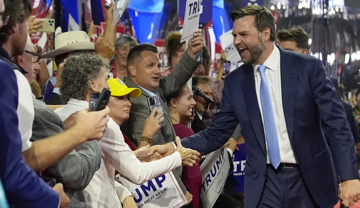 Vance juga telah menjadi salah satu pejuang paling gigih dalam agenda "Make America Great Again" yang digagas Trump, terutama dalam hal perdagangan, kebijakan luar negeri, dan imigrasi. (AP Photo/Carolyn Kaster)