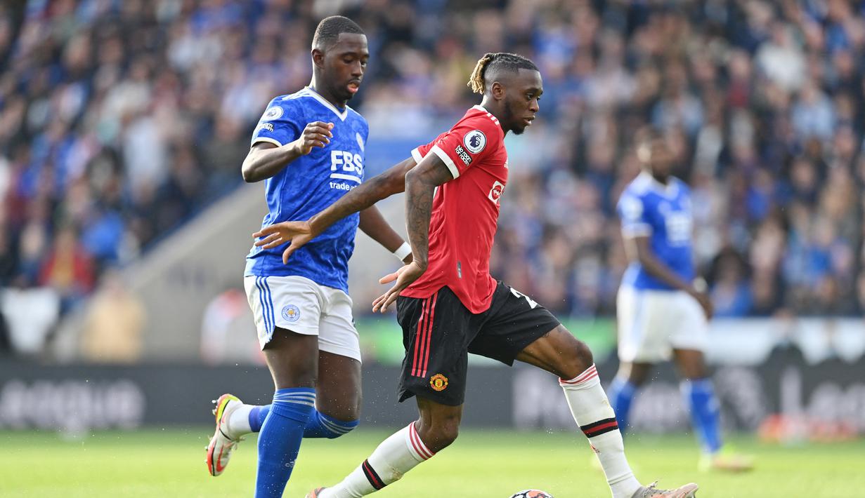 Aaron Wan-Bissaka - Pemain bertahan asal Inggris ini tak tampil maksimal di sektor bek sayap kanan. Dia tak cukup agresif untuk memberi dukungan serangan Manchester United. (AFP/Paul Ellis)