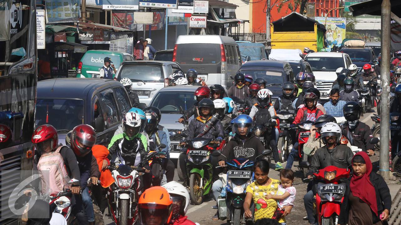 20160703-Kemacetan Mengular di Sepanjang Jalan Menuju Garut dan Tasikmalaya