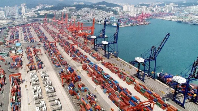 Pelabuhan terbesar di dunia - Port of Busan 1