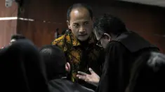 Mantan Deputi Gubernur Bank Indonesia (BI), Budi Mulya menjalani sidang perdana dugaan korupsi pemberian fasilitas pendanaan jangka pendek Bank Century (Liputan6.com/Herman Zakharia)
