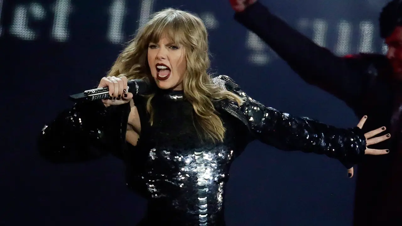 Tampil Energik, Taylor Swift Bius Penonton di Konser Reputation World Tour