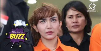 Roro Fitria mengungkapan lima nama artis yang mengomsumsi narkoba kepada penyidik Polda Metro Jaya.