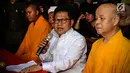 Ketum PKB Muhaimin Iskandar berdialog tentang kekerasan terhadap muslim Rohingya di Wihara Dharma Bhakti (Cing Te Yen) Petak Sembilan Glodok, Jakarta, (3/9). Dialog tersebut merupakan bentuk solidaritas untuk muslim Rohingya. (Liputan6.com/Angga Yuniar)