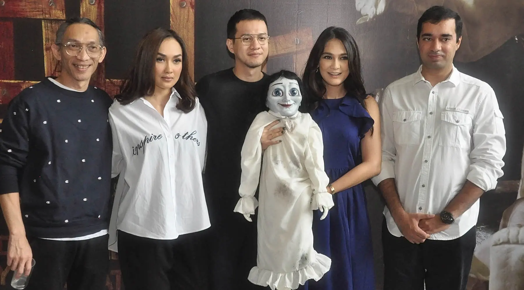 Luna Maya saat hadir di perilisan trailer film The Doll 2 di kantor Soraya Intercine Film, bilangan Jakarta Pusat, Sabtu (13/5/2017). Benang merah film ini masih sama dengan sebelumnya, tahun 2006. (Bambang E. Ros/Bintang.com)