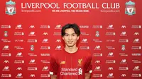 Takumi Minamino resmi dikenalkan Liverpool, Kamis (19/12/2019). (Bola.com/Dok. Liverpool)