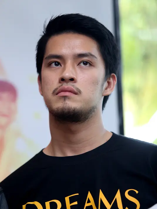 "Gue di film ini peranin tokoh Rama yang bangga dengan talenta Fatin,  sosok orang biasa yang dari nothing jadi something," tutur mantan personil boyband SM*SH tersebut.  (Andy Masela/Bintang.com)
