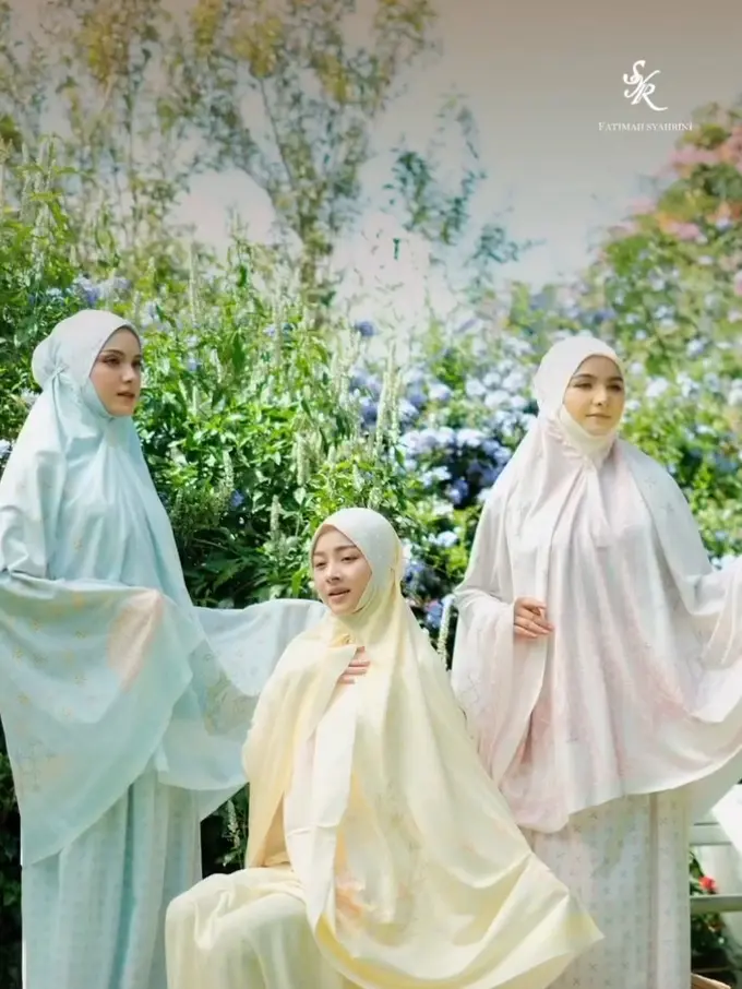 Tren Model Mukena Lebaran 2024 yang Bikin Adem Dilihat