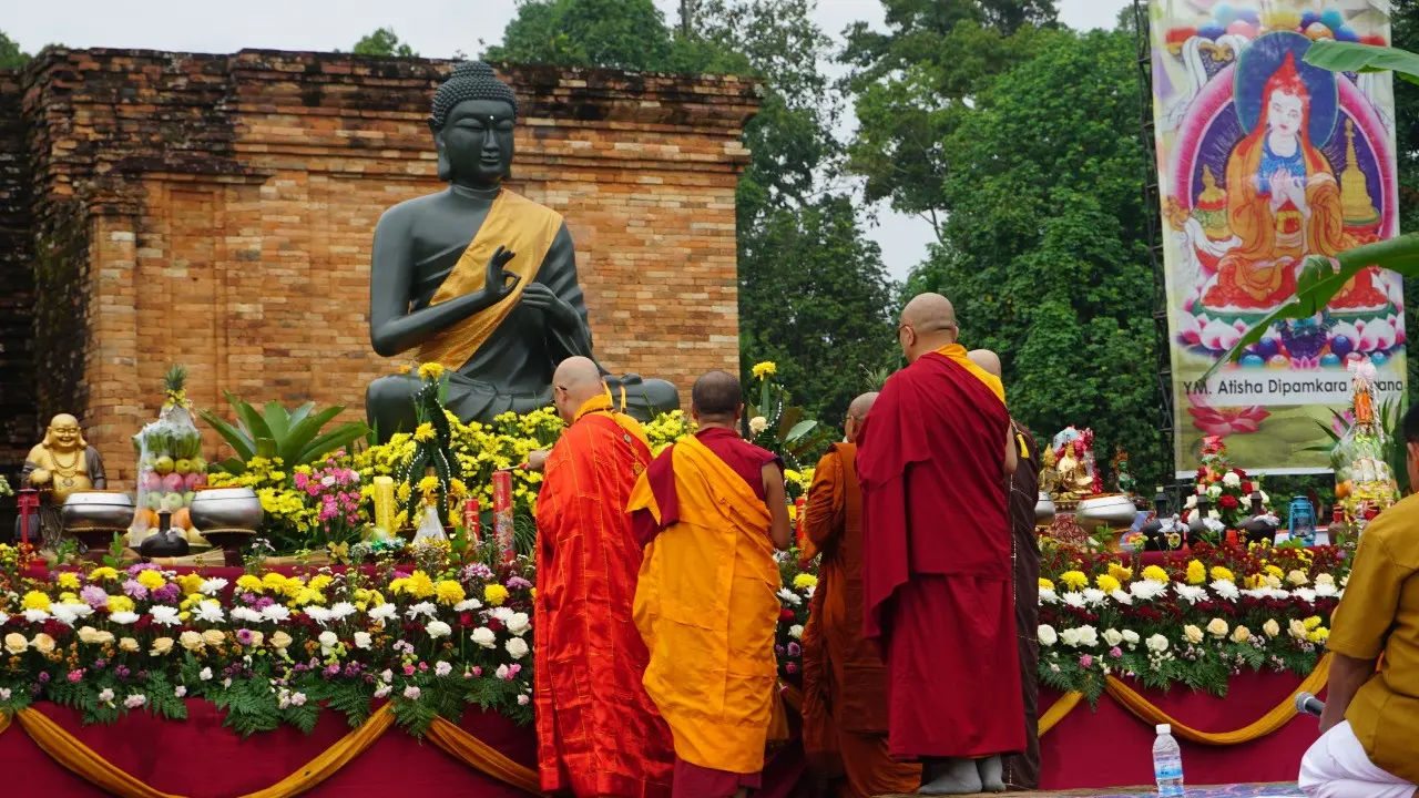 Umat Buddha Waisak di Muarajambi