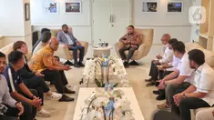 Menteri Pemuda dan Olahraga (Menpora) RI, Zainudin Amali saat menerima audiensi perwakilan klub Liga 2 di Jakarta, Senin (16/1/2023). Pertemuan perwakilan Klub tersebut membahas nasib Liga 2 dan 3 untuk mengadukan nasib mereka setelah kompetisi dihentikan. (Liputan6.com/Angga Yuniar)