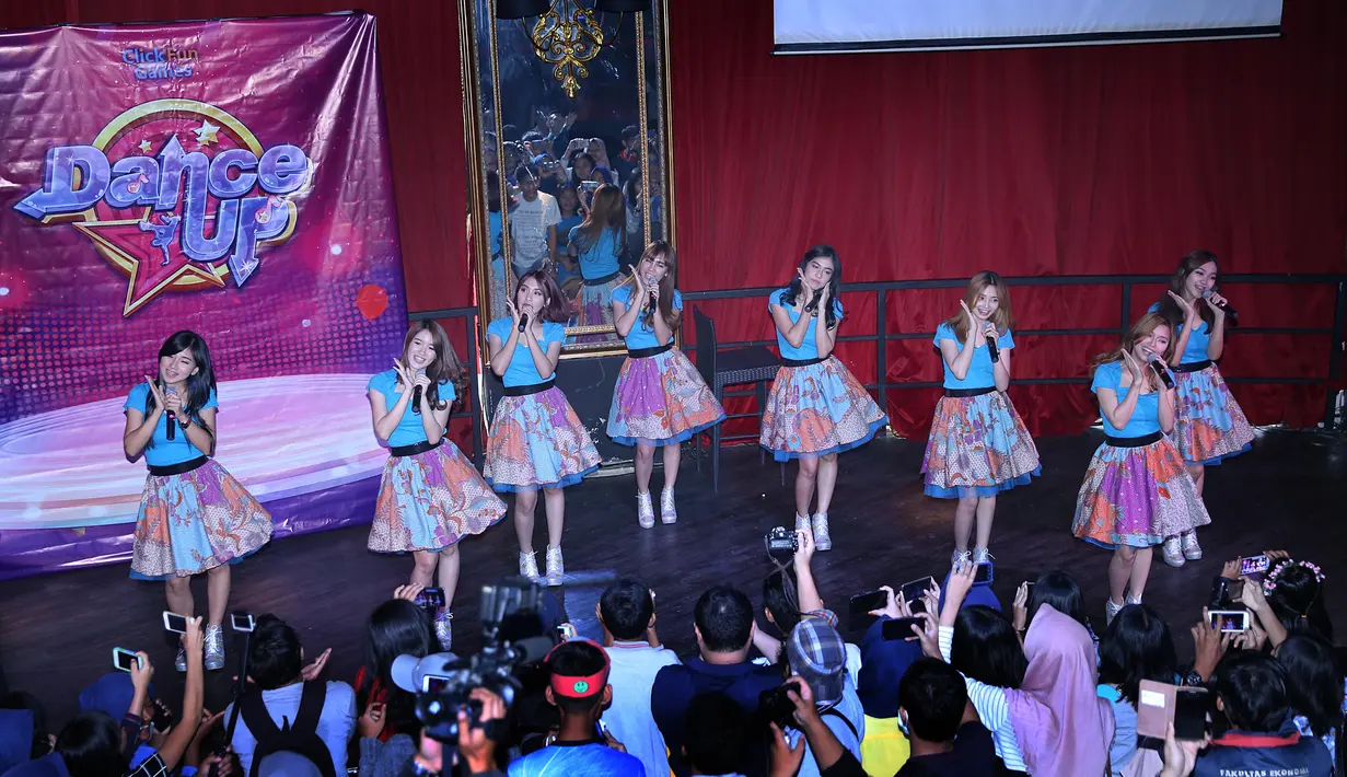 "Dari segi popularitas dan fans, Chibi yang paling cocok. Kandidiat ada banyak, ada artis-artis lainnya. Tapi setelah dipertimbangkan, pilihan kita jatuh ke Chibi," papar Indra, selaku perwakilan Mavis Digital. (Nurwahyunan/Bintang.com)