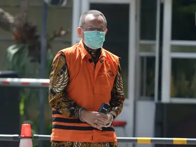 Mantan Sekretaris Mahkamah Agung, Nurhadi tiba di Gedung KPK, Jakarta, Rabu (17/6/2020). Nurhadi diperiksa sebagai saksi untuk menantunya Rezky Hebriyono terkait kasus dugaan suap gratifikasi pengurusan perkara di Mahkamah Agung Tahun 2011-2016. (merdeka.com/dwi narwoko)