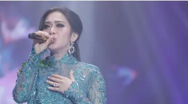 Kiprah Syahrini memang tidak pernah habis-habisnya. Beragam fashion yang dikenakannya menjadi trend tersendiri. Sampai akhirnya Syahrini jadi yang paling fashionable. Seperti apa beritanya, saksikan di Starlite