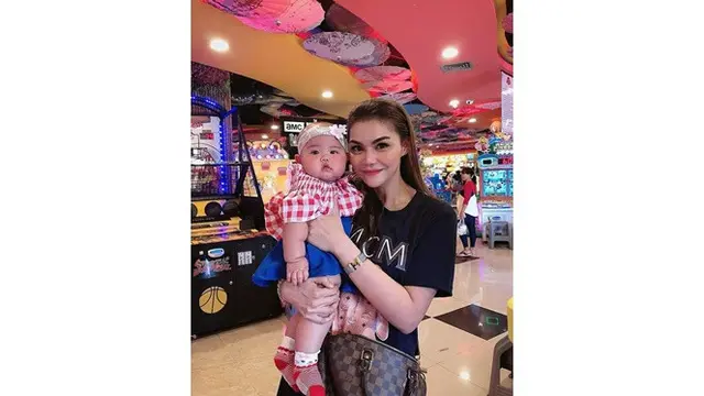 6 Potret Katherine Tanu Wijaya, Anak DJ Katty Butterfly yang Menggemaskan