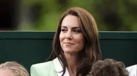 Kate Middleton tiba pada Selasa pagi dalam balutan blazer Balmain berwarna hijau mint untuk hari kedua Wimbledon. (Zac Goodwin/Pool Photo via AP)