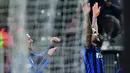 Selebrasi pemain Inter Milan, Mauro Icardi, setelah mencetak gol ketiga ke gawang Sampdoria dalam lanjutan Serie A Italia di Stadion Giuseppe Meazza, Milan, Minggu (21/2/2016). (AFP/Giuseppe Cacace)